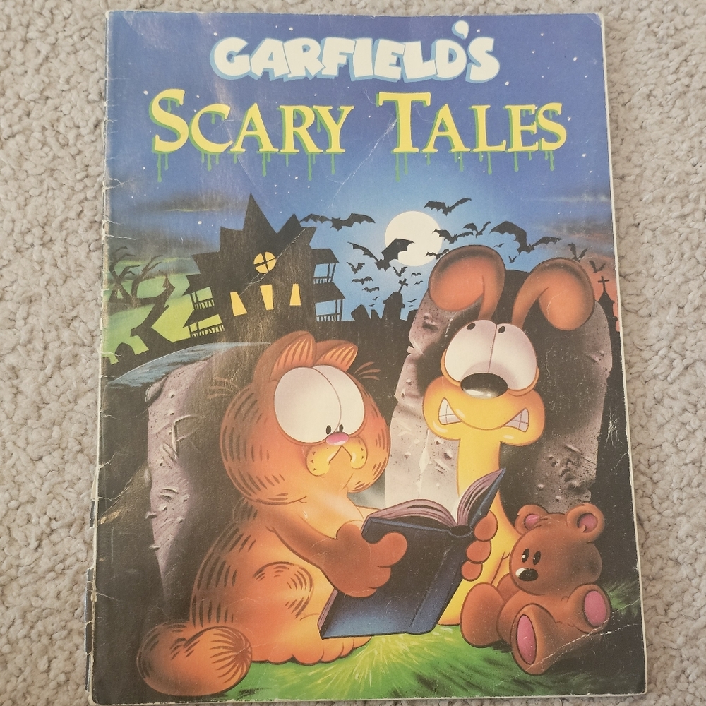 Garfield's Scary Tales 1990 Classic Spooky Stories Papetback Used‎